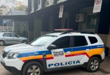 PM prende dois foragidos da Justiça em área ocupada por barracas sob ponte da BR-116, em Caratinga