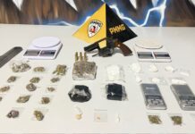 PM prende cinco suspeitos e apreende drogas e arma de fogo no bairro Imbaúbas
