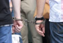 PM prende dois suspeitos de participação em homicídio no Centro de Coronel Fabriciano; atiradores estão foragidos